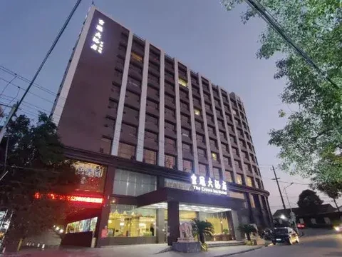 Джин-Чжоу: the Crown Inn Hotel