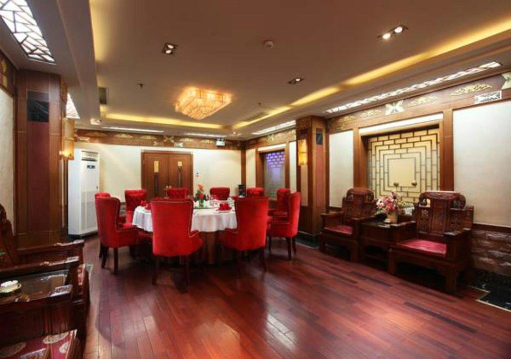 Цзюцюань: Dunhuang Hotel