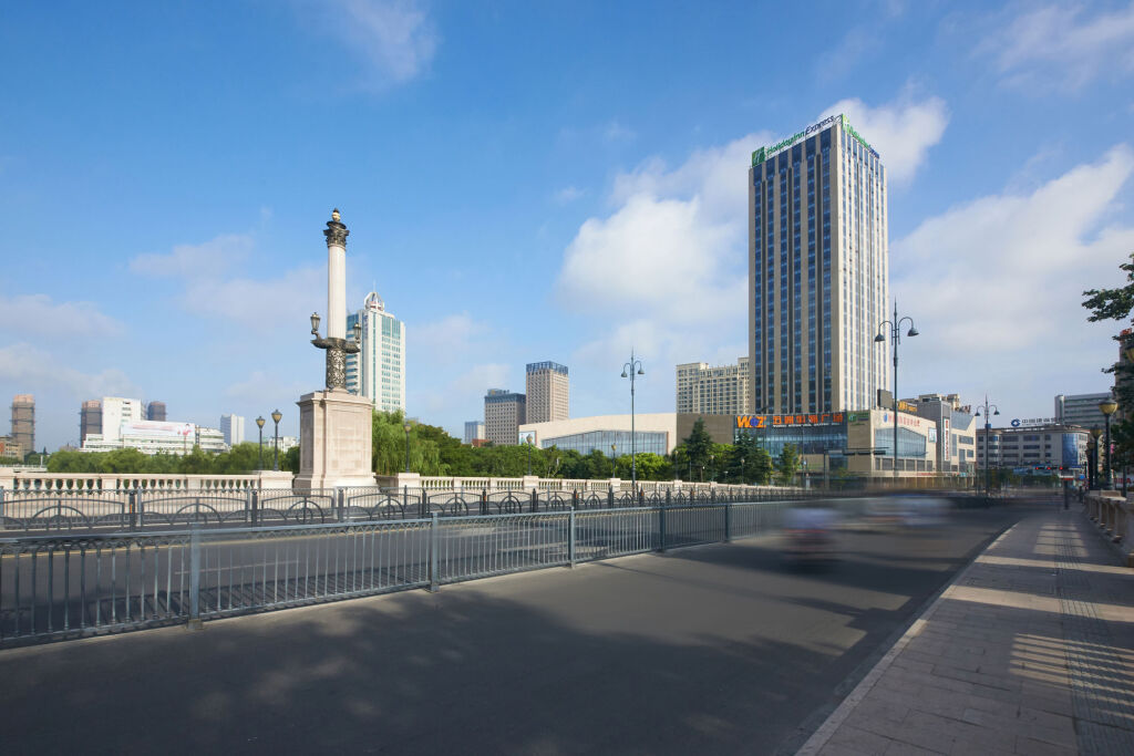 Яньчэн: Yancheng Jianjun Road Wuzhou International Plaza