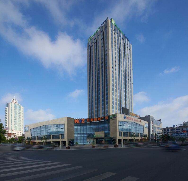 Яньчэн: Yancheng Jianjun Road Wuzhou International Plaza
