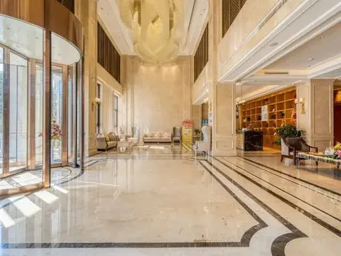 Миян: Ford Land Hotel