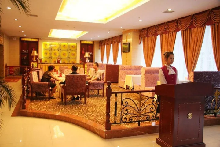 Луннань: Dongrun International Hotel