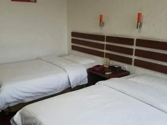 Лунъянь: Bayi Baoyuan Hotel (Zhongshan Road No.1 Hospital)