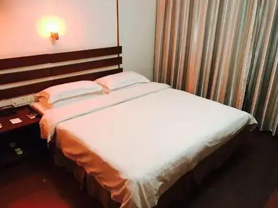Лунъянь: Bayi Baoyuan Hotel (Zhongshan Road No.1 Hospital)