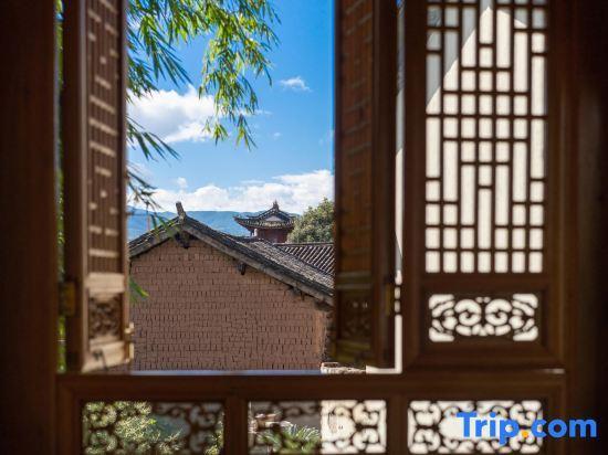 Дали: A cloud inn in Shaxi ancient town