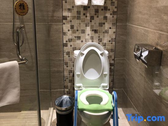 Джиангме: Vienna International Hotel (Jiangmen Hetang Zhongjia Plaza Store)