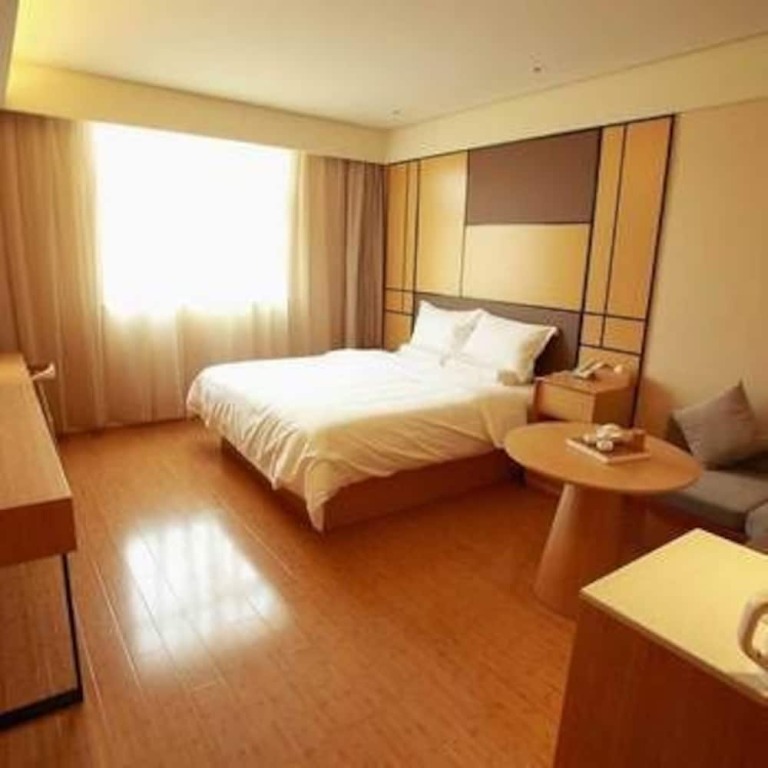 Синин: Ji Hotel