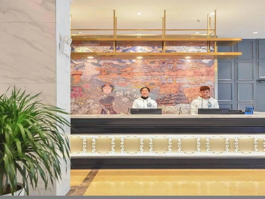 Шангри-Ла: 白玉兰酒店(香格里拉古城店)