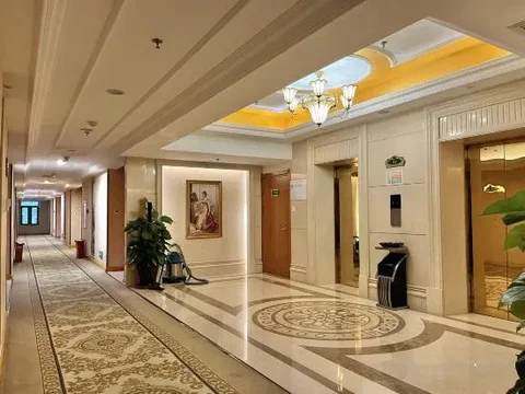 Даньдун: Vienna International Hotel (Dandong Jiangjing Zhidu)