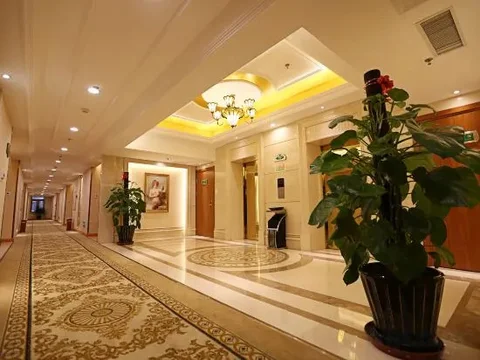 Даньдун: Vienna International Hotel (Dandong Jiangjing Zhidu)