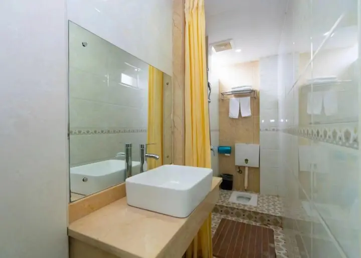 Саньхай: Linjiang Hotel