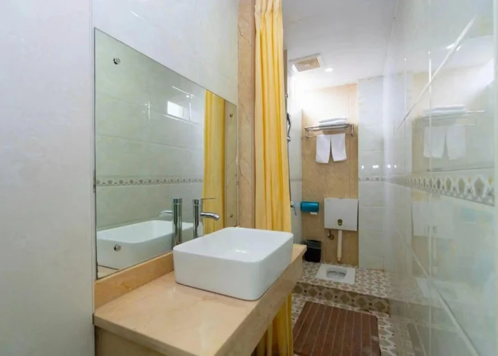 Саньхай: Linjiang Hotel