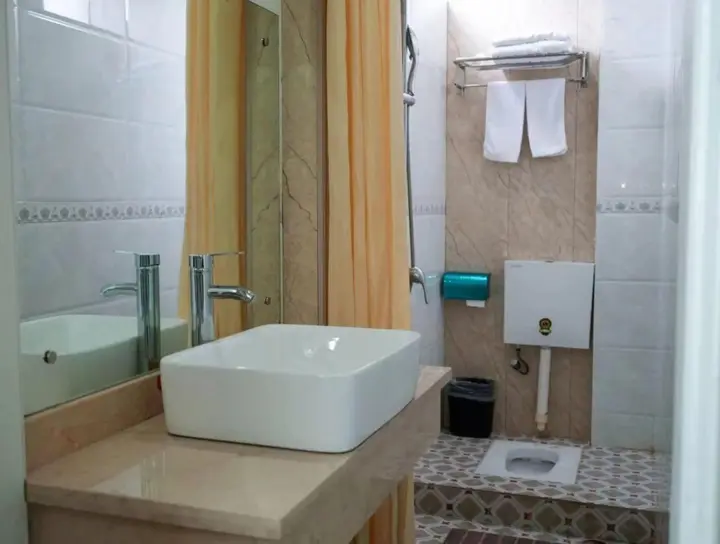 Саньхай: Linjiang Hotel