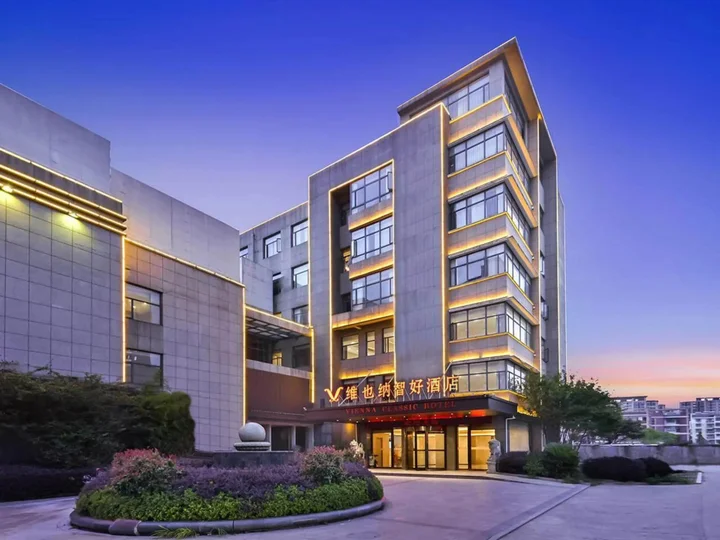 Аньцин: Vienna Classic Hotel (Anqing Yixiu District University Town)