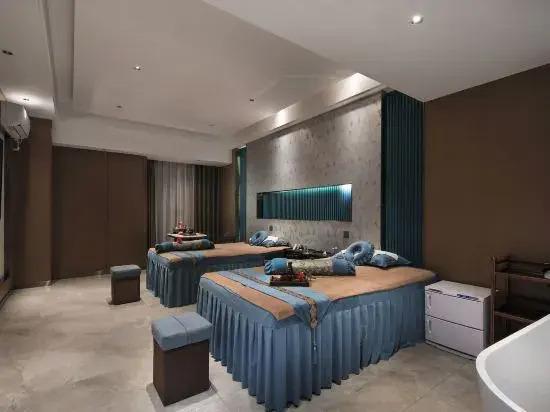 Наньнин: Vienna Intemational Hotel( Ming Xiu Road Subway Station)
