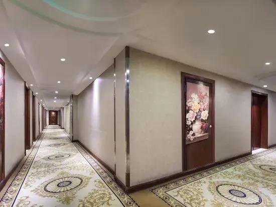 Наньнин: Vienna Intemational Hotel( Ming Xiu Road Subway Station)