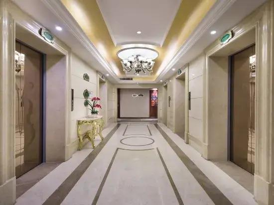 Наньнин: Vienna Intemational Hotel( Ming Xiu Road Subway Station)