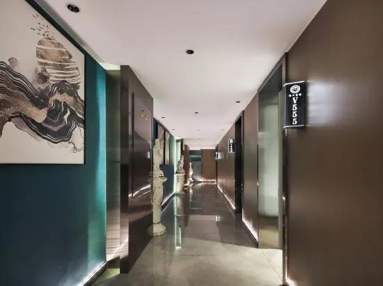 Наньнин: Vienna Intemational Hotel( Ming Xiu Road Subway Station)