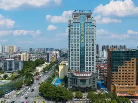 Наньнин: Vienna Intemational Hotel( Ming Xiu Road Subway Station)