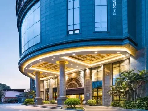 Наньнин: Vienna Intemational Hotel( Ming Xiu Road Subway Station)