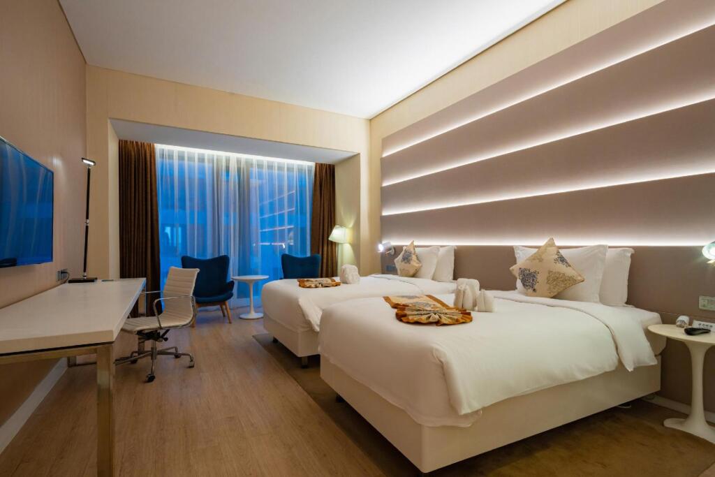 Санья: Sanya Phoenix  Airport Hotel