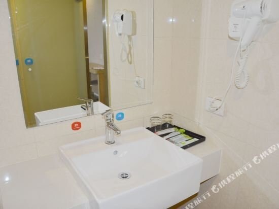 Цзинчжоу: Nine Sky Business Hotel