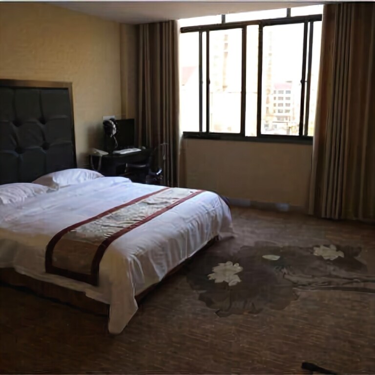Хуанган: Hao Yue Theme Hotel