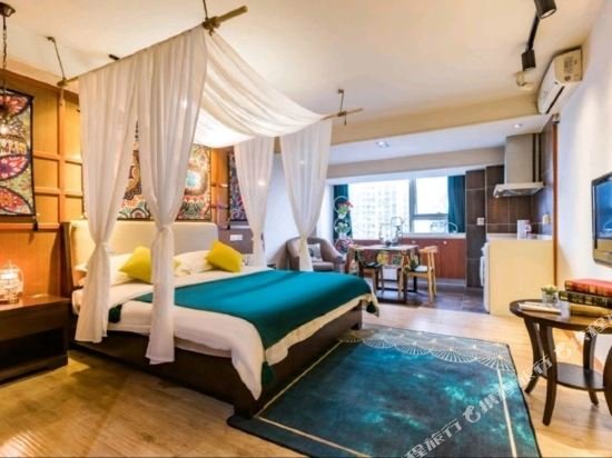 Чунцин: Small Apple Themed Hotel