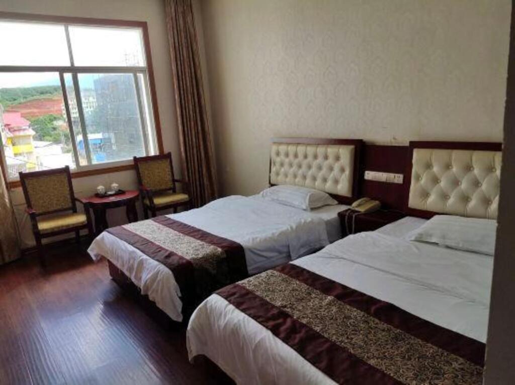 Цзинхун: Huifeng Hotel