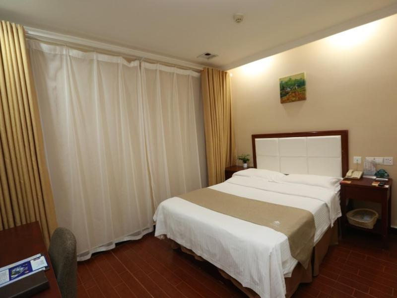 Суцянь: GreenTree Inn Jiangsu Suqian Sihong RenminS)Road Walking Street Express Hotel