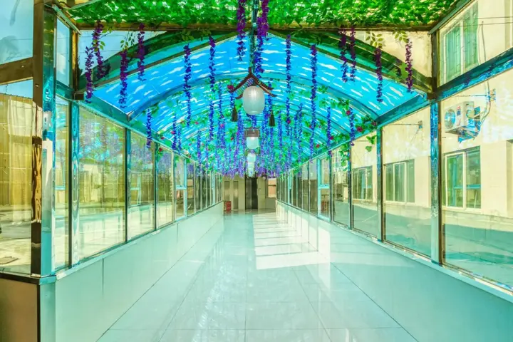 Инкоу: Friendship Hotel