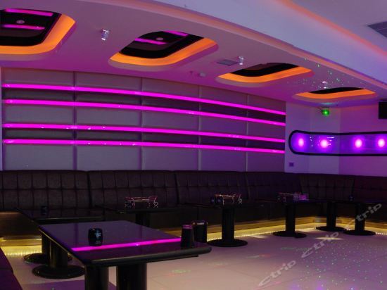 Инин: Ruiyang Crown Hotel