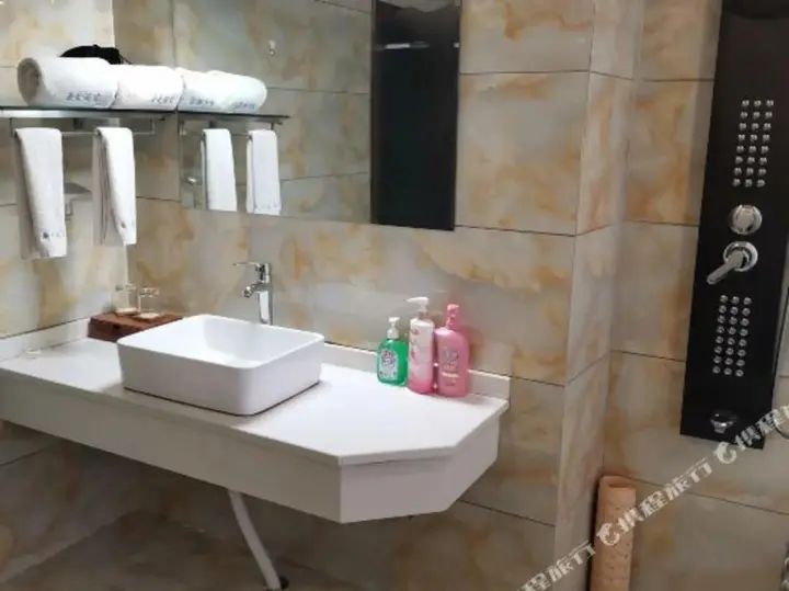 Чжаотун: Jianai Hotel
