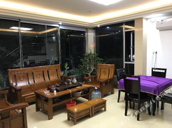 Чжухай: 珠海鸿景湾旅店