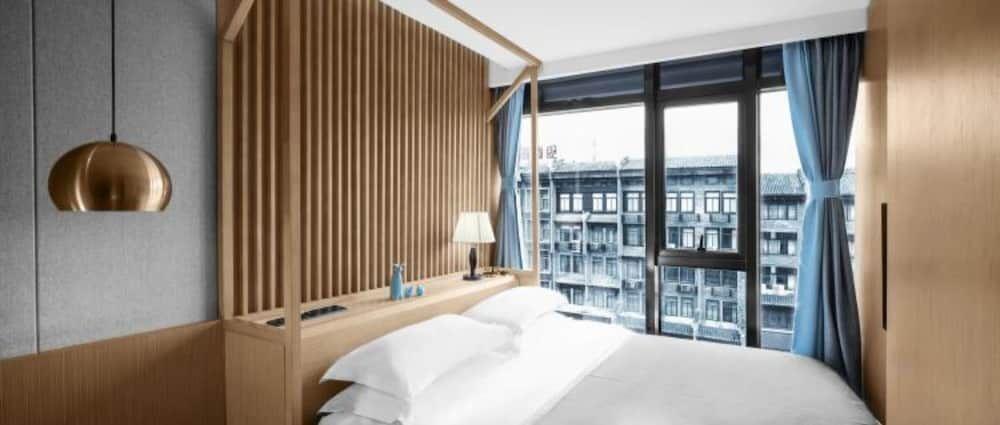 Гуйлинь: GangShe Rooftop View Hotel l (Guilin Two Rivers And Four Lakes Elephant Trunk Hill)