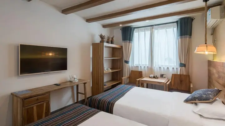 Цзясинь: Tongxiang Wuzhen Yuexiang Inn
