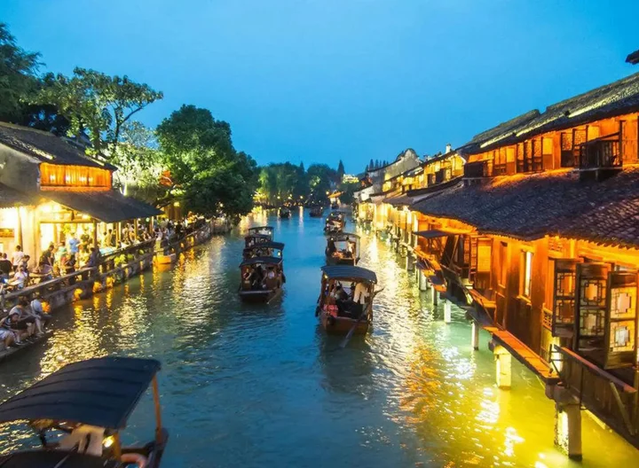Цзясинь: Tongxiang Wuzhen Yuexiang Inn