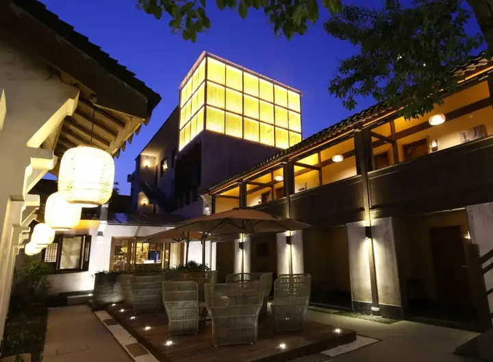 Цзясинь: Tongxiang Wuzhen Yuexiang Inn
