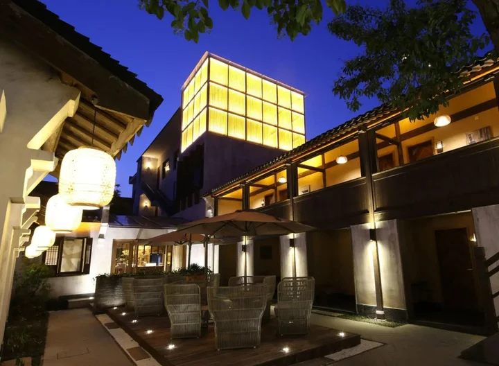 Цзясинь: Tongxiang Wuzhen Yuexiang Inn