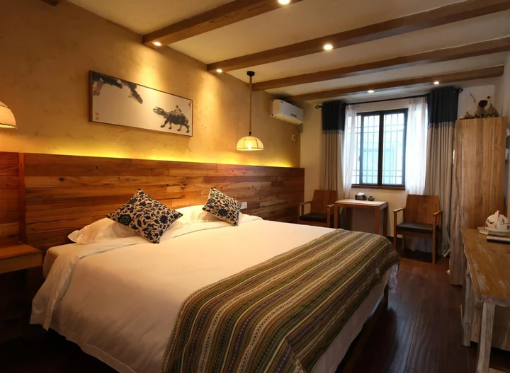Цзясинь: Tongxiang Wuzhen Yuexiang Inn