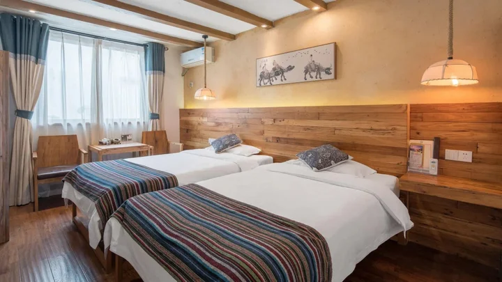 Цзясинь: Tongxiang Wuzhen Yuexiang Inn