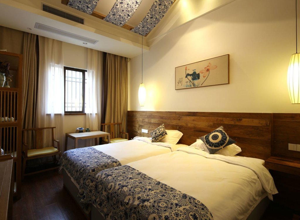 Цзясинь: Tongxiang Wuzhen Yuexiang Inn