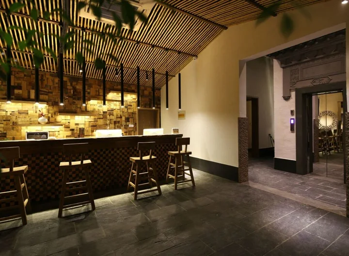 Цзясинь: Tongxiang Wuzhen Yuexiang Inn
