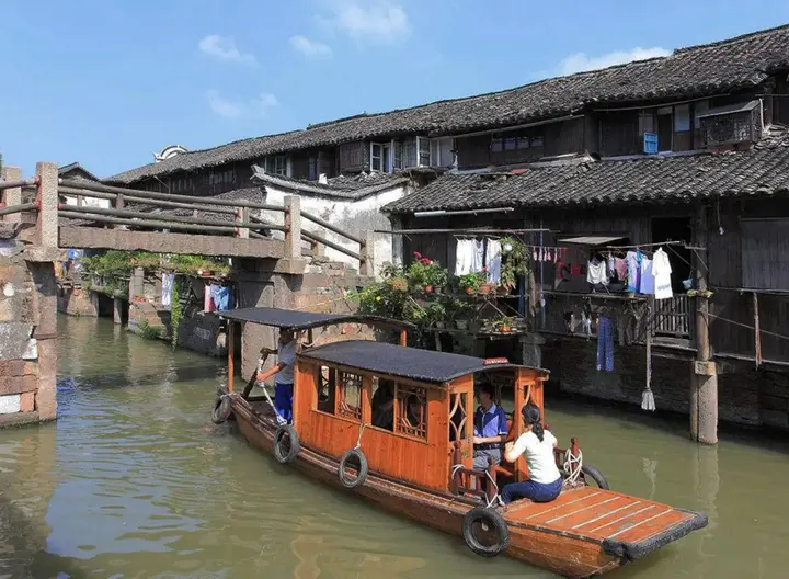 Цзясинь: Tongxiang Wuzhen Yuexiang Inn