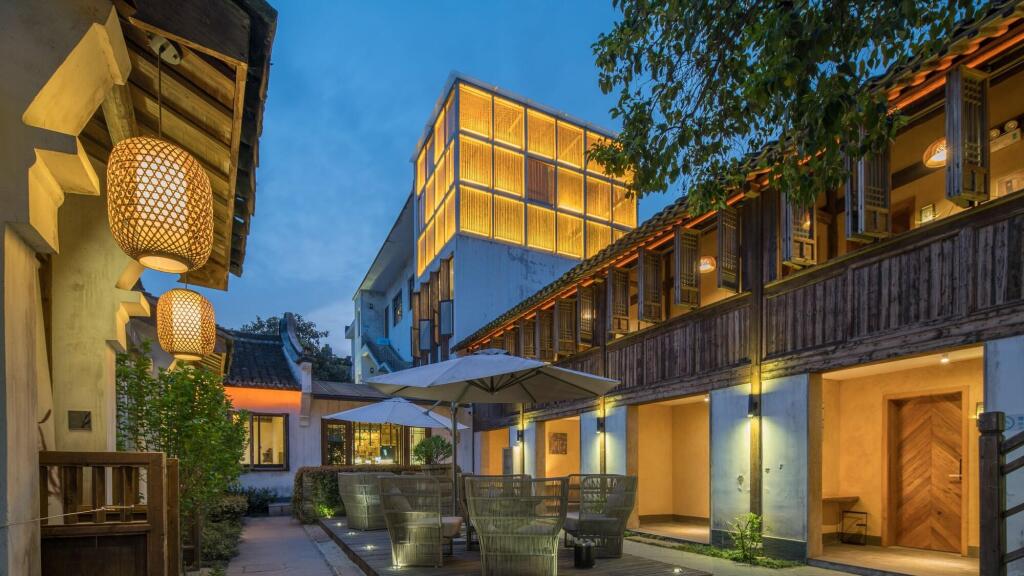 Цзясинь: Tongxiang Wuzhen Yuexiang Inn