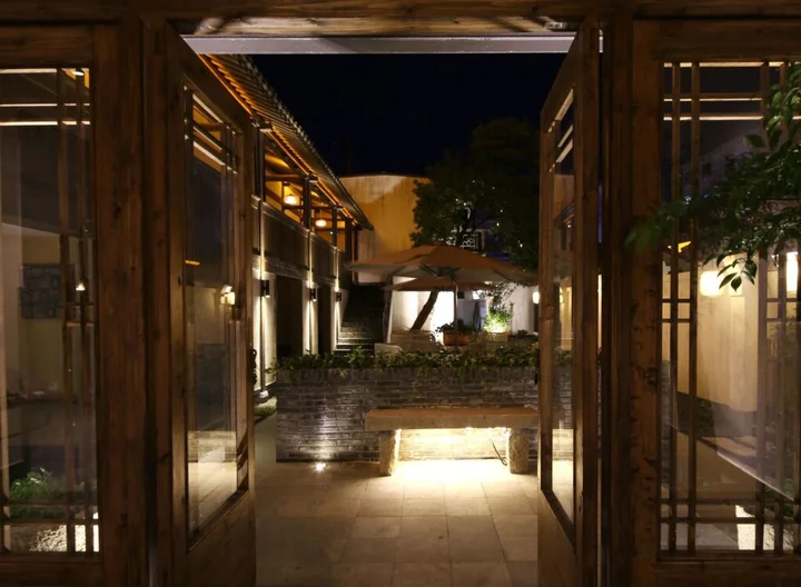 Цзясинь: Tongxiang Wuzhen Yuexiang Inn