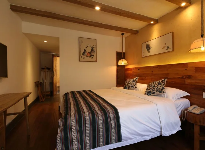 Цзясинь: Tongxiang Wuzhen Yuexiang Inn
