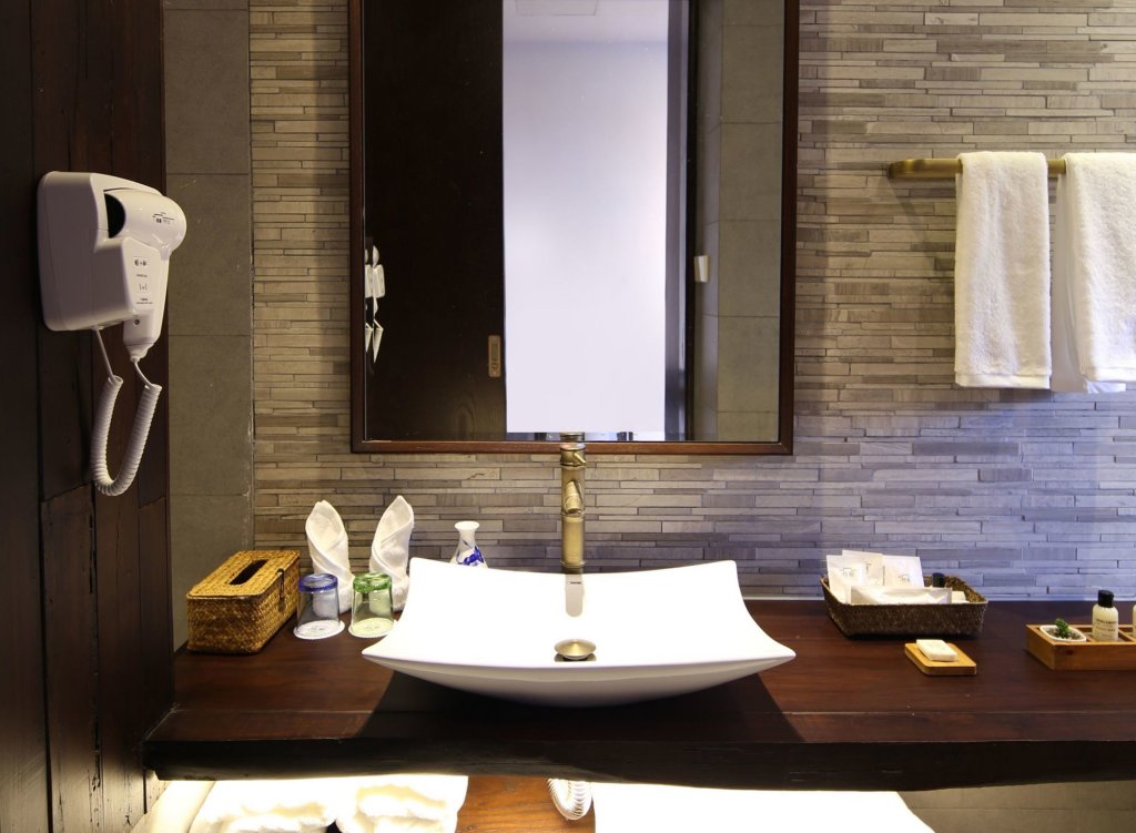 Цзясинь: Tongxiang Wuzhen Yuexiang Inn