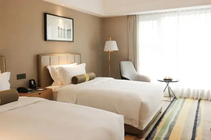 Чэнду: Your Moving Hotel