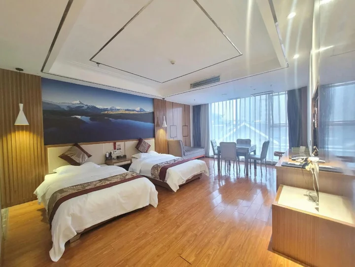 Аньшунь: Golden Apple Hot Spring Hotel